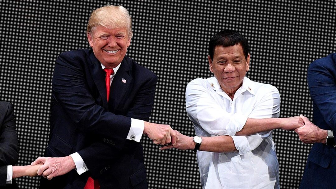 Aux Philippines, Donald Trump et son homologue Rodrigo Duterte rivalisent d'amabilités