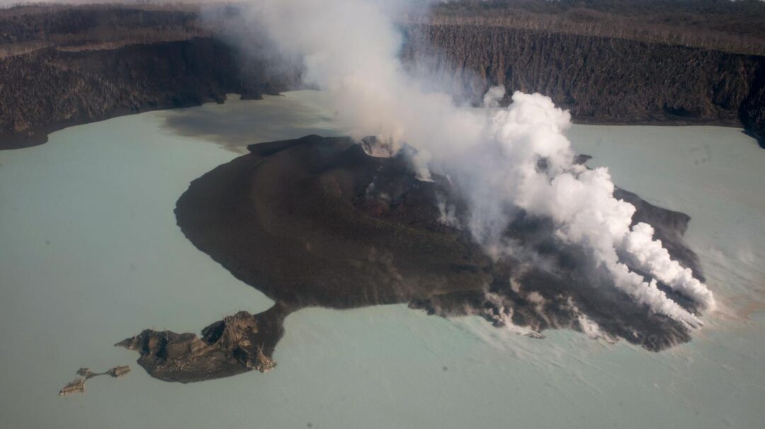 Une île du Vanuatu évacuée pour la deuxième fois en sept mois à cause d'une éruption volcanique