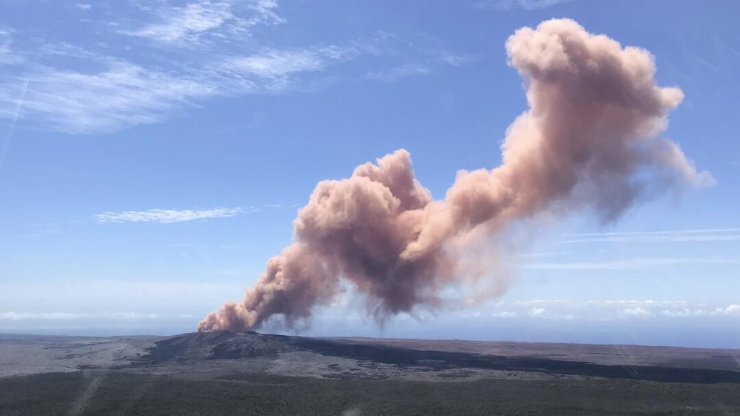 Des milliers d'habitants de Hawaï évacués après l'éruption d'un volcan