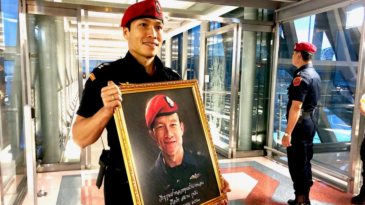 Thaïlande : à Bangkok, les sauveteurs des "enfants de la grotte" accueillis en héros