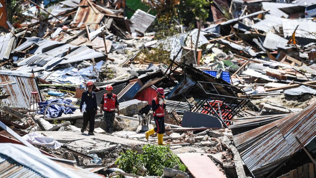 Indonésie : encore plus de 1 000 disparus présumés après le séisme et le tsunami