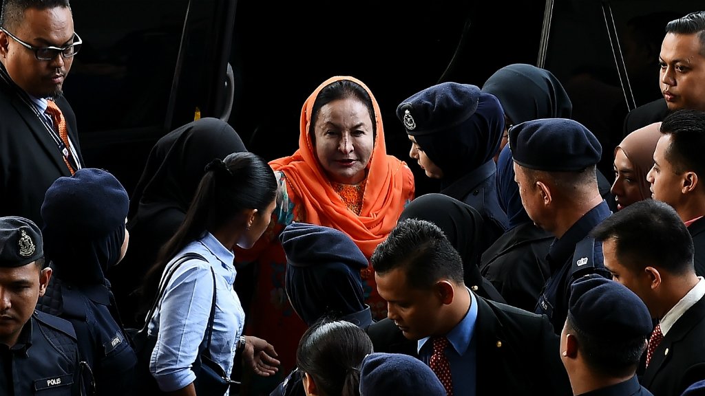 Malaisie : l’épouse de l’ex-Premier ministre inculpée pour blanchiment d’argent