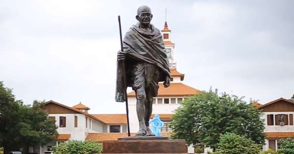 Une statue de Gandhi retirée au Ghana après une polémique sur ses propos racistes