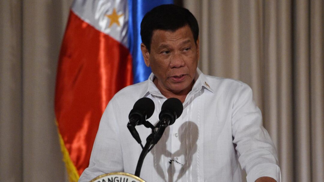 Aux Philippines, le président Rodrigo Duterte raconte avoir agressé sexuellement sa domestique quand il était adolescent