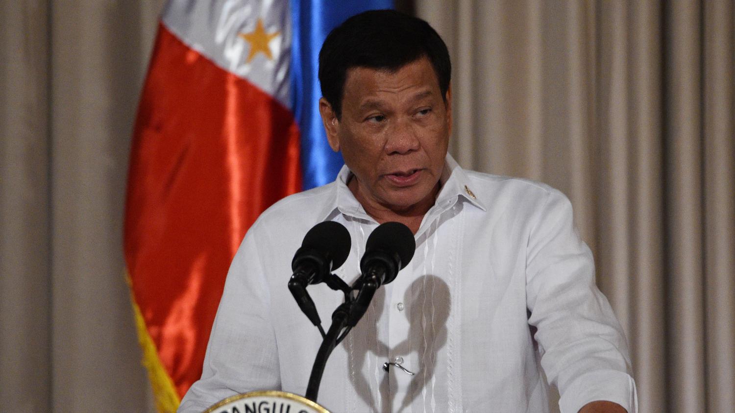 Aux Philippines, le président Rodrigo Duterte raconte avoir agressé sexuellement sa domestique quand il était adolescent