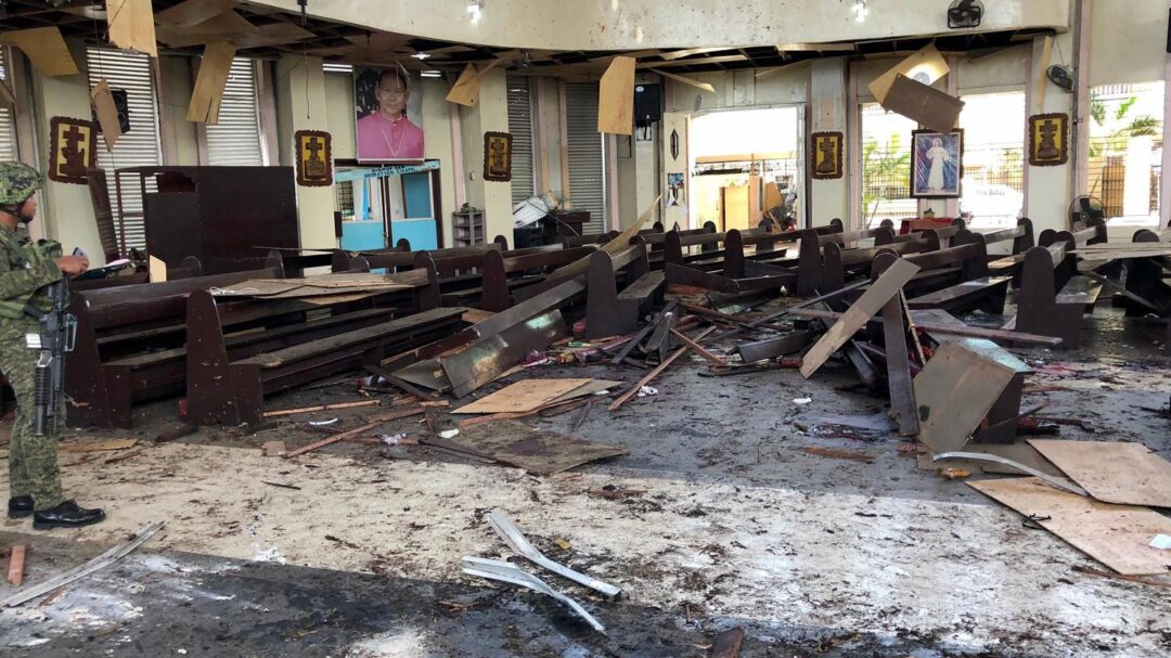 Philippines : au moins 18 morts après un double attentat dans une cathédrale