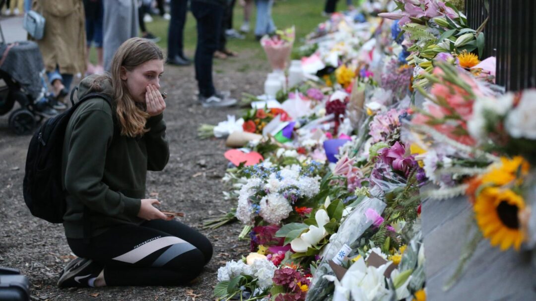 RECIT. "J'ai prié pour qu'il soit à court de munitions" : à 13h40, à Christchurch, un terroriste ouvre le feu sur les fidèles d'une mosquée