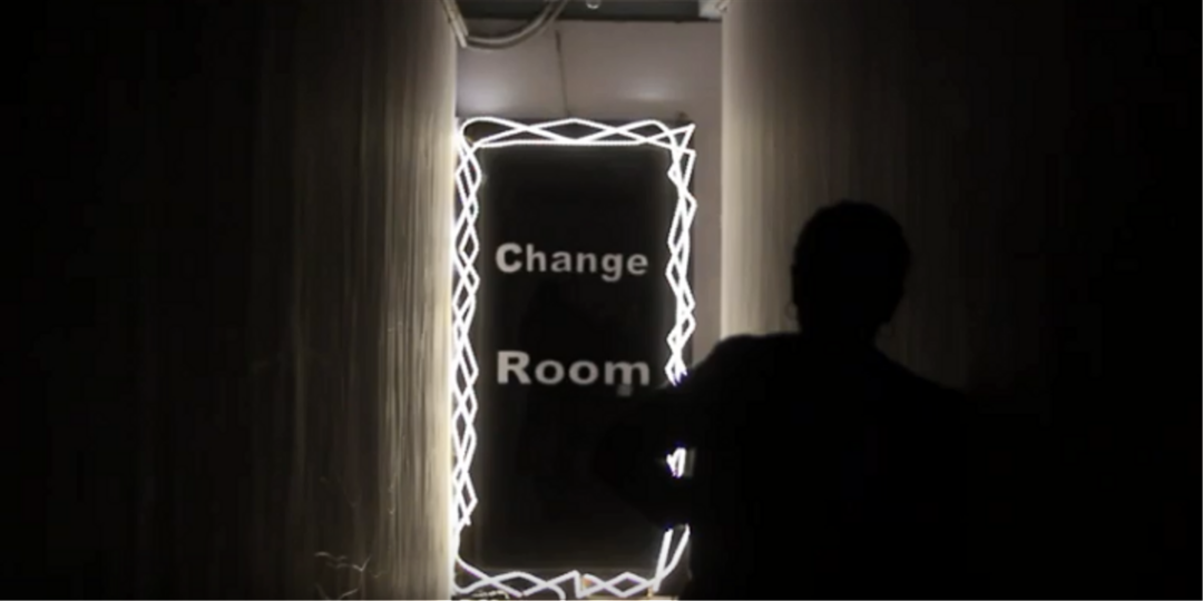 La « Change Room » de l’artiste Baaraan Ijlal sonde les peurs des Indiens
