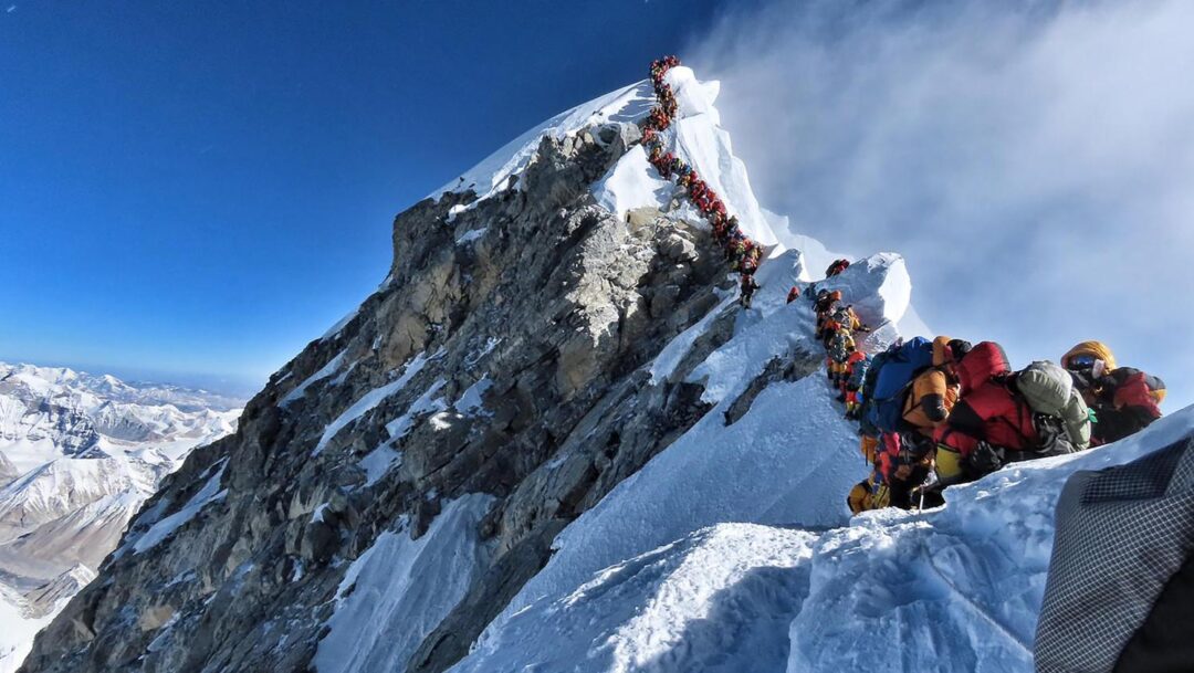 Everest : des embouteillages sur le toit du monde
