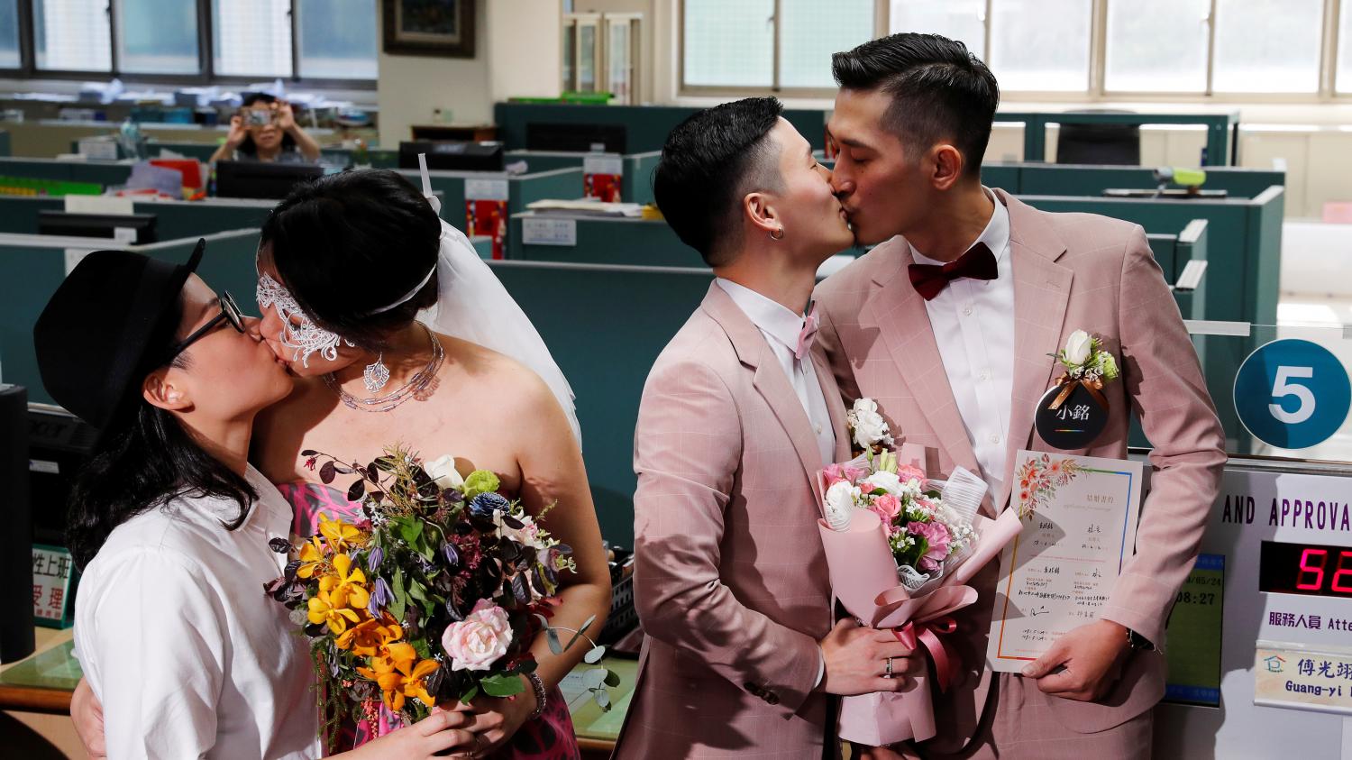 Les premiers mariages entre personnes du même sexe de l'histoire de l'Asie célébrés à Taïwan