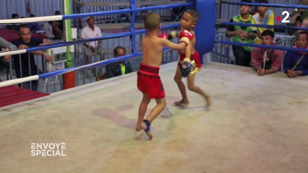 VIDEO. Thaïlande : "Envoyé spécial" à la rencontre de boxeurs de 6 ans qui montent sur le ring pour de l'argent