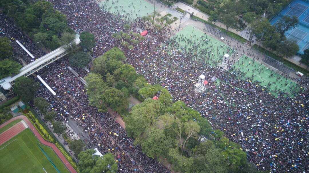 Hong Kong : les manifestants maintiennent la pression