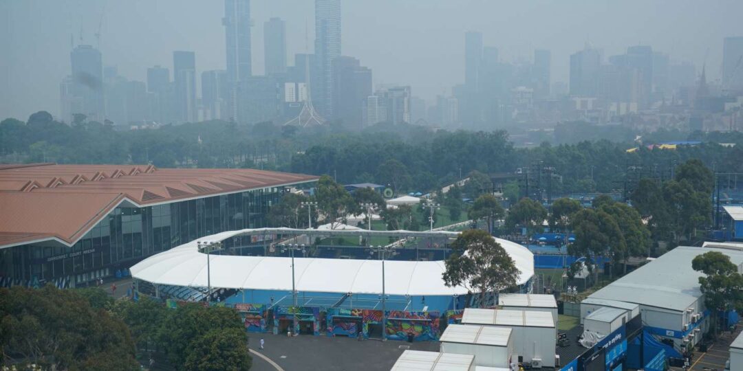 A Melbourne, la fumée des incendies rend les « conditions extrêmes » pour les joueurs de tennis