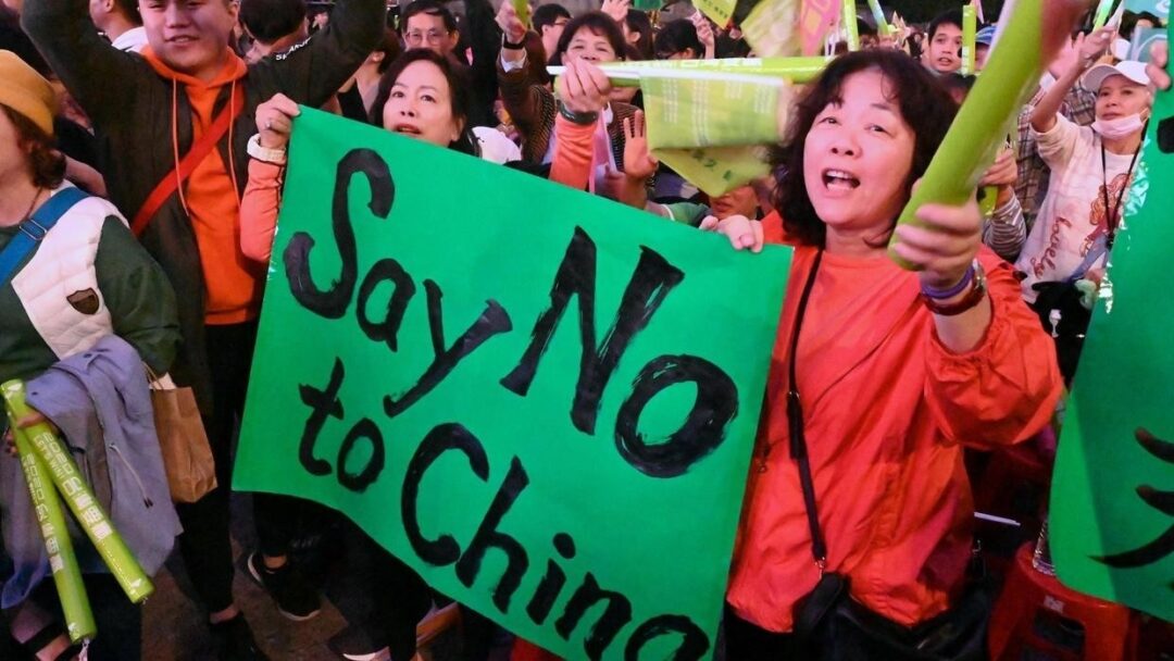 Présidentielle à Taïwan : les pro-indépendance agitent l'épouvantail hongkongais