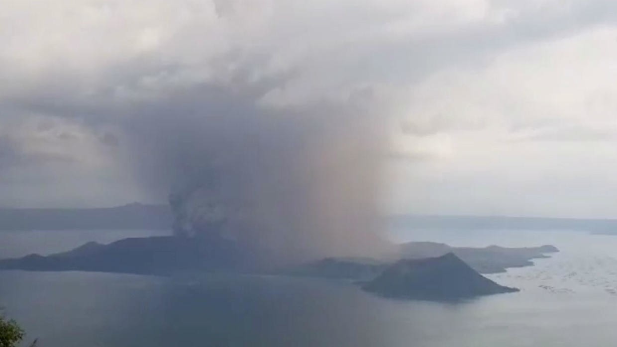Volcan Taal : une éruption attendue et redoutée
