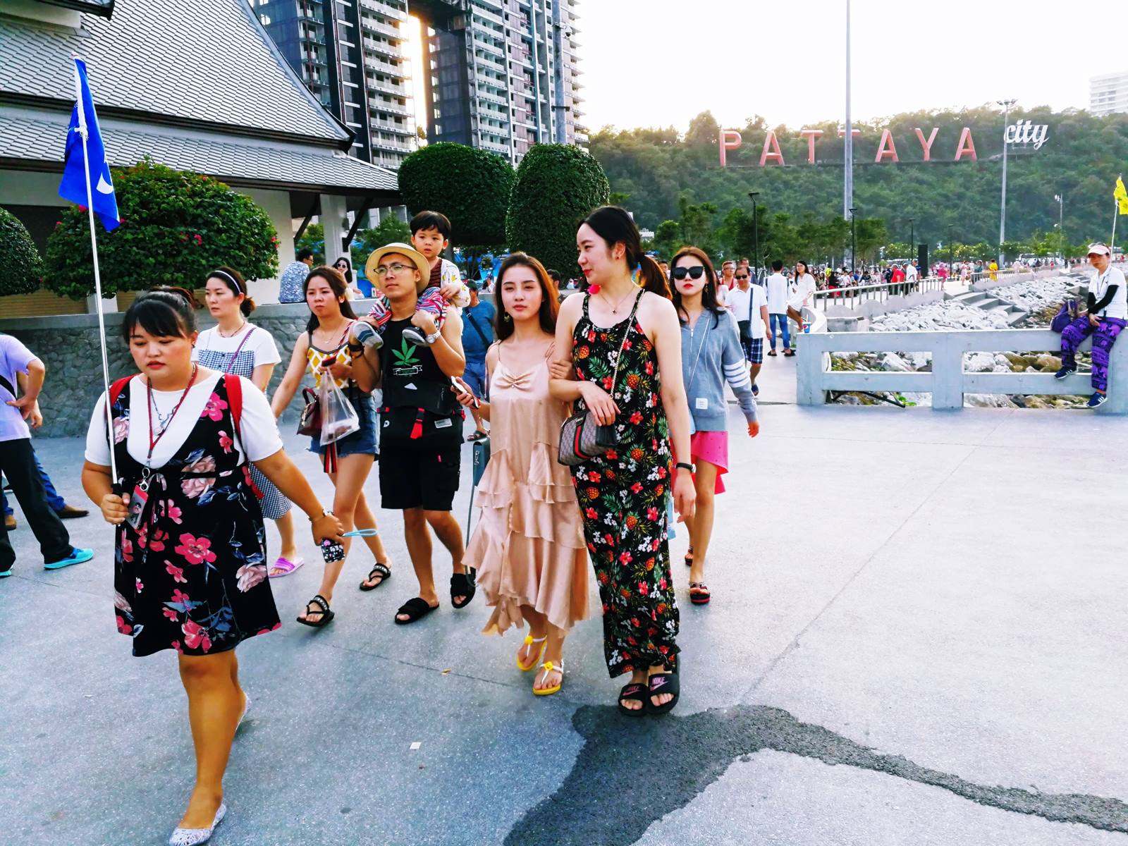 Touristes chinois dans la station balnéaire de Pattaya
