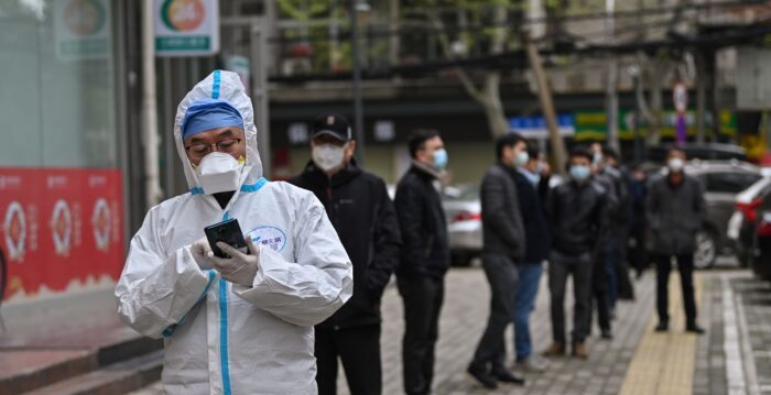 Un canton chinois est mis en confinement à cause du virus du PCC, pour la première fois depuis la levée des restrictions