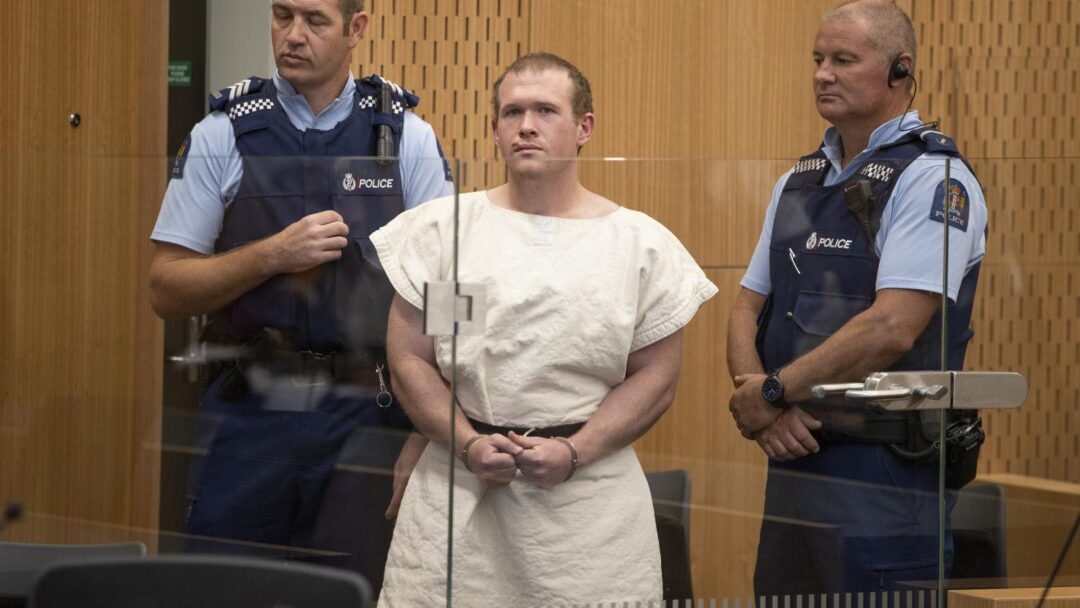 Nouvelle-Zélande : le tireur des attentats de Christchurch renvoie ses avocats et se présentera seul à son jugement