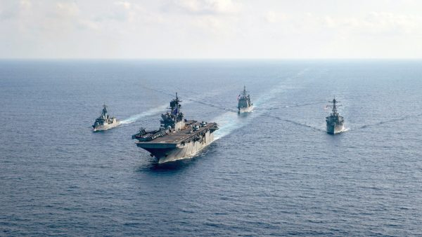 The Royal Australian Navy guided-missile frigate HMAS Parramatta (FFH 154) (L) is underway with the US Navy amphibious assault ship USS America (LHA 6), the Ticonderoga-class guided-missile cruiser USS Bunker Hill (CG 52) and the Arleigh-Burke-class guided-missile destroyer USS Barry (DDG 52) in the South China Sea 18 April, 2020 (Photo: Reuters/Nicholas Huynh).