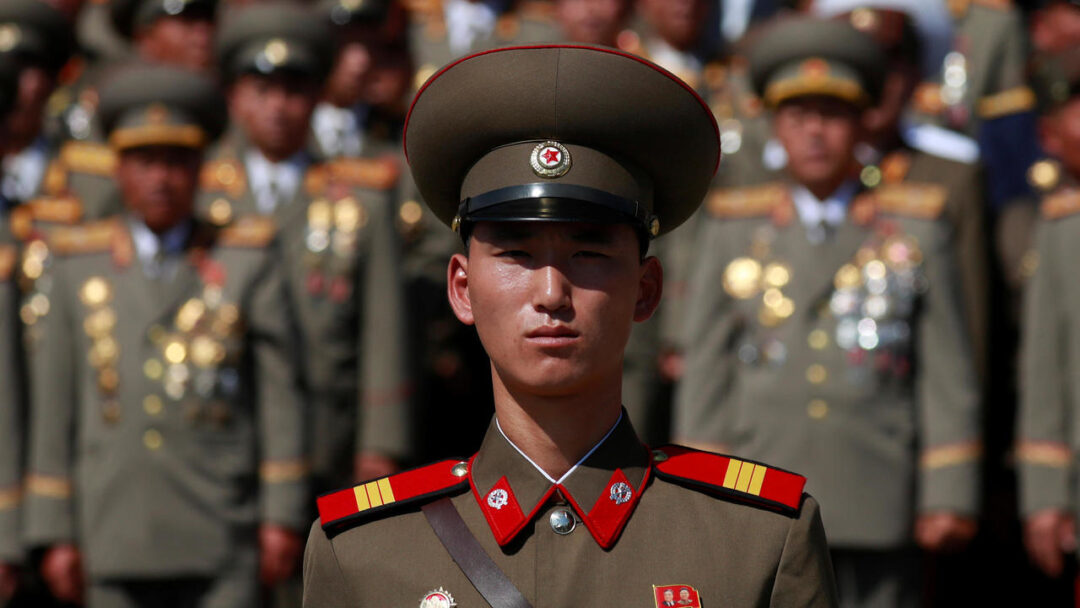 Corée du Nord : un défilé géant pour une "arme surprise" ?