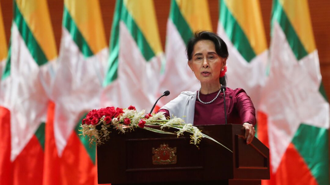 Birmanie : Aung San Suu Kyi a été inculpée pour avoir enfreint une règle commerciale, selon son parti