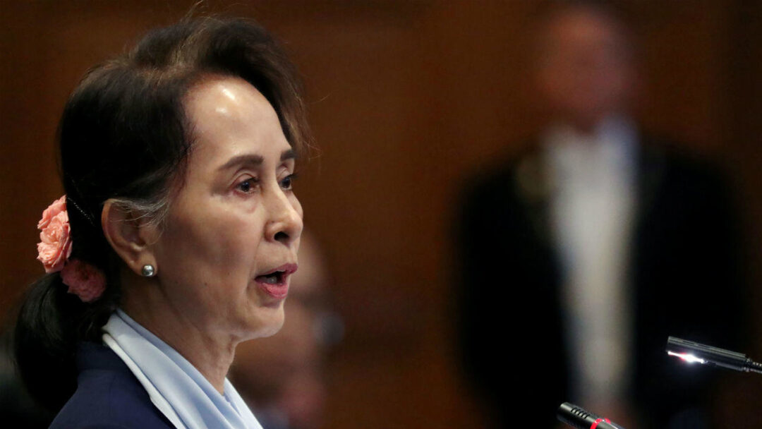 Coup d'État militaire en Birmanie, Aung San Suu Kyi arrêtée