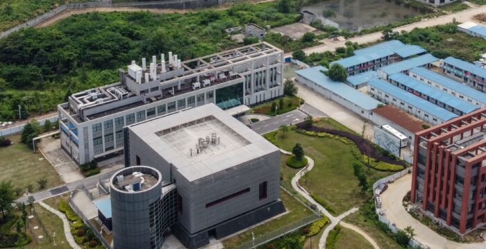 Des scientifiques du laboratoire P4 de Wuhan ont été atteints d’une maladie semblable au Covid-19 à l’automne 2019, selon le ministère des Affaires étrangères américain