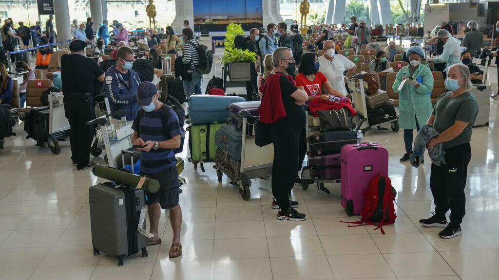 Face à Omicron, la Thaïlande rétablit une quarantaine pour tous les voyageurs