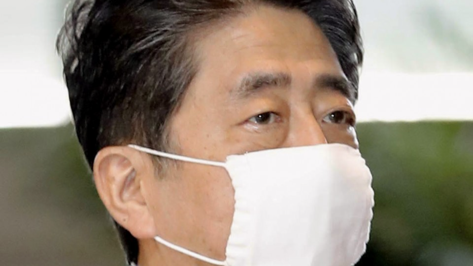 Le gouvernement japonais va se débarrasser des "Abenomasks" inutilisés dans un contexte de coûts croissants