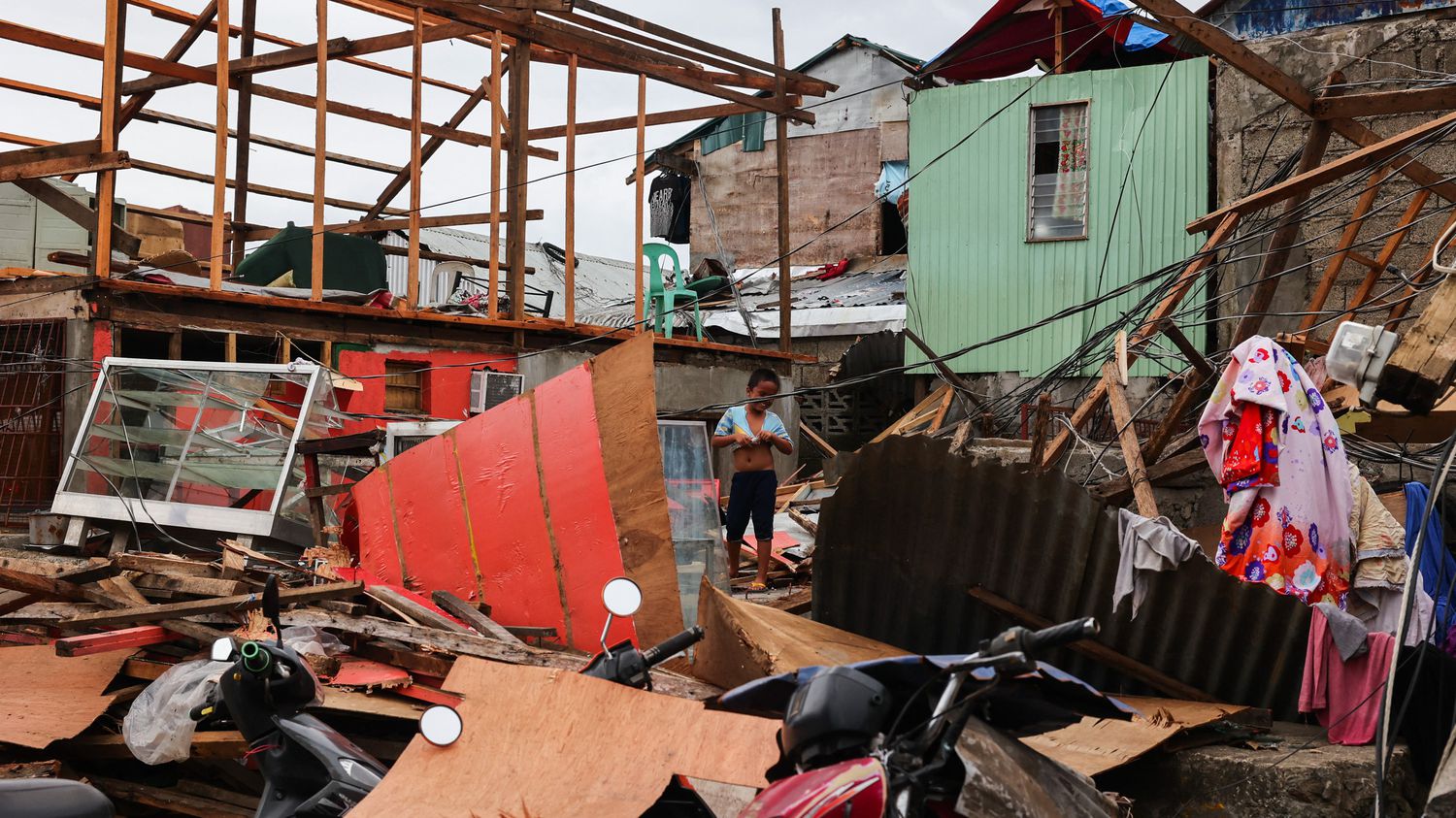 Philippines : le bilan du typhon Rai s'alourdit encore, le pays déplore au moins 388 morts