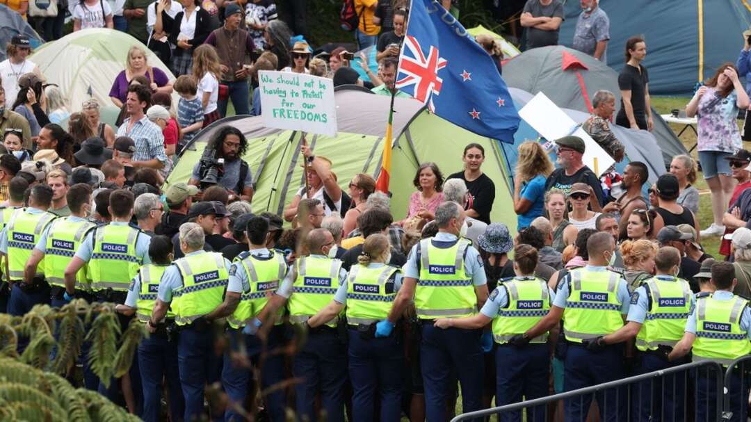 Nouvelle-Zélande : plus de 120 manifestants anti-vaccin arrêtés à Wellington lors de heurts avec la police