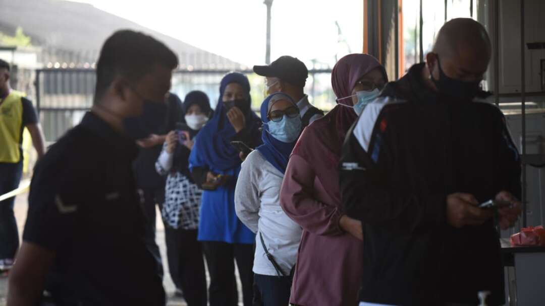 Élection dans l'État de Johor: les électeurs votent le jour du scrutin dans le cadre de protocoles COVID-19 stricts