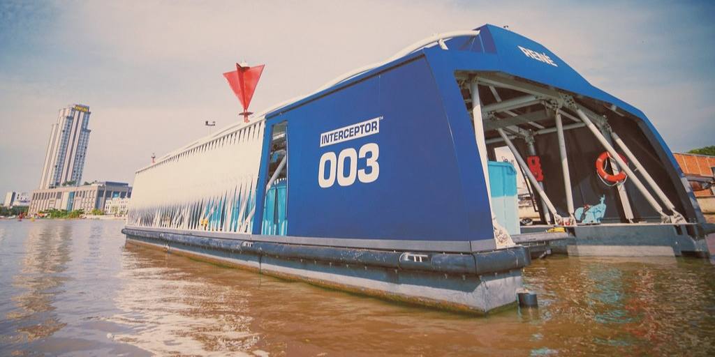 Des bateaux robots avalent des déchets plastiques du Vietnam à la Malaisie