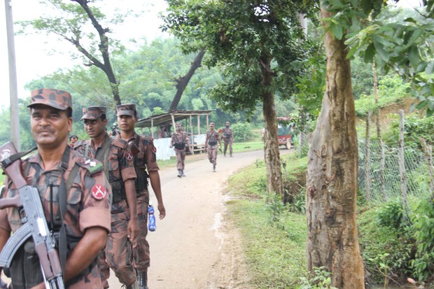 Des mortiers tirés du côté birman de la frontière avec le Bangladesh tuent des jeunes Rohingyas