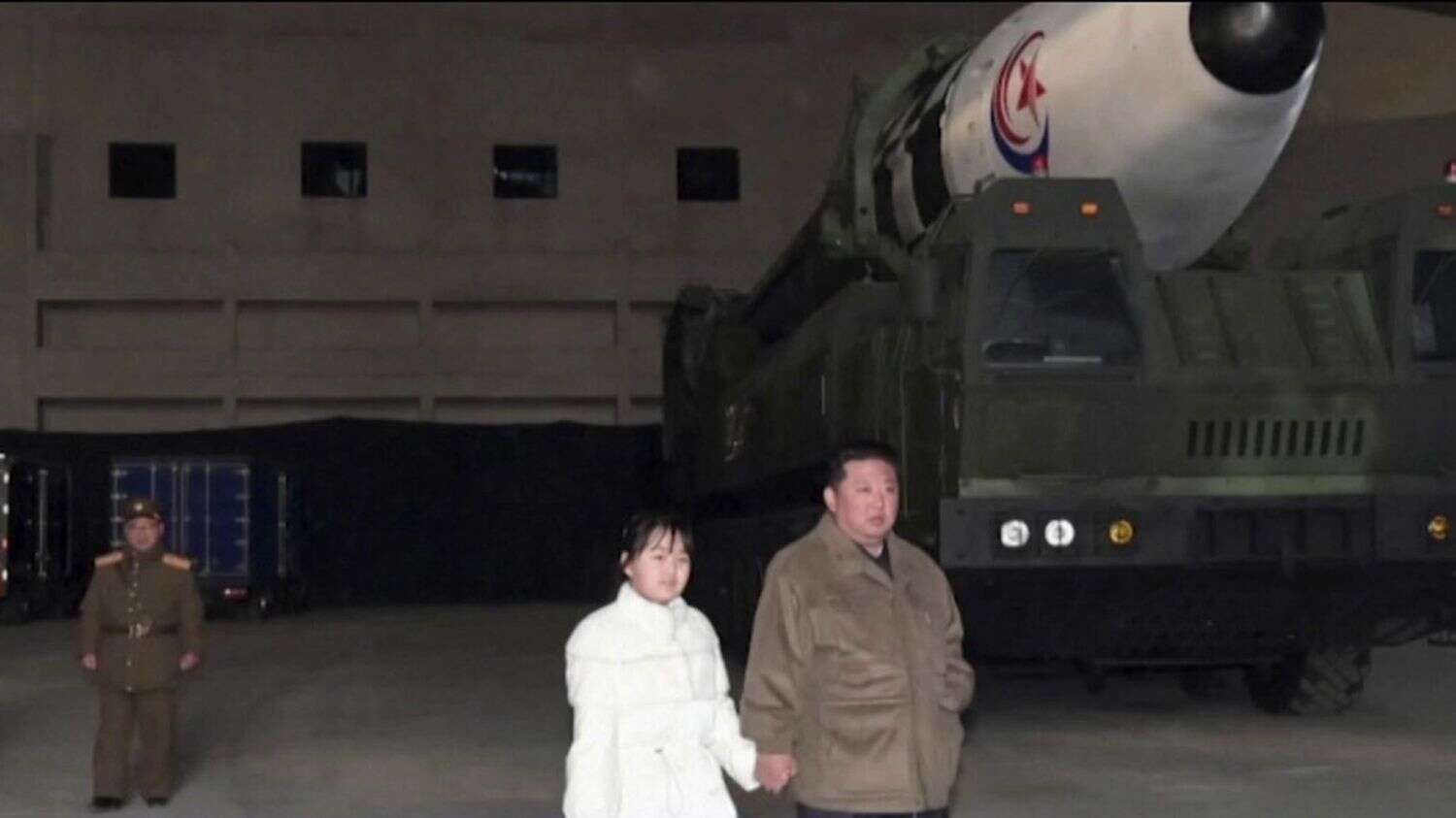 Corée du Nord : Kim Jong Un assiste au lancement d'un nouveau missile