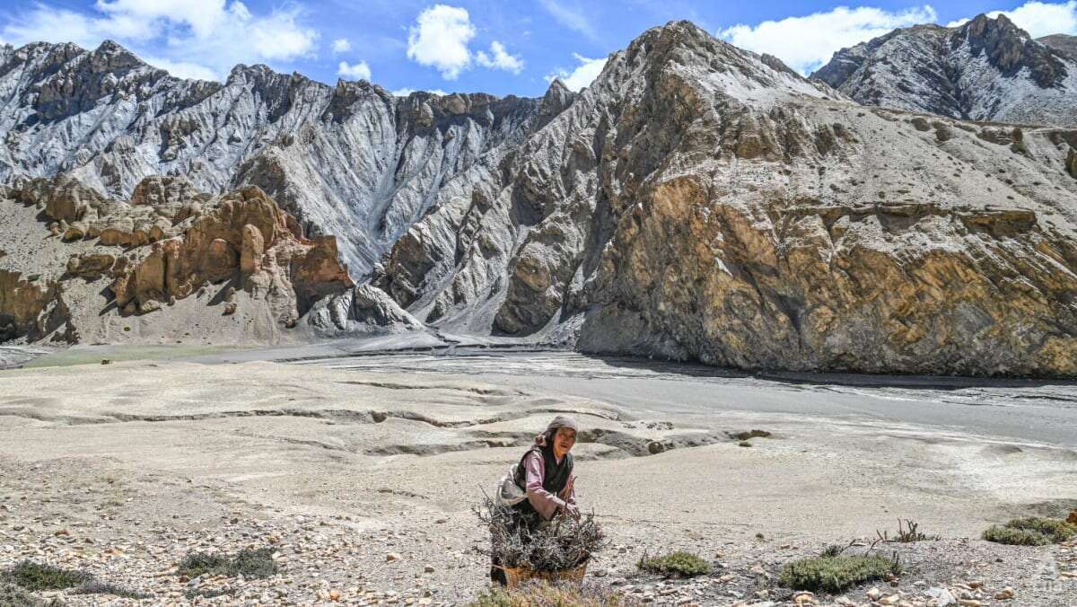 Alors que les glaciers fondent mais que l'eau s'assèche, des migrants climatiques émergent dans le dernier royaume interdit du Népal