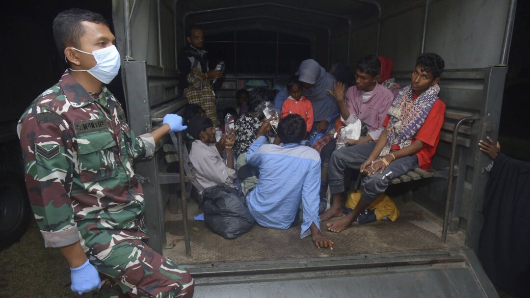 Un bateau comptant près de 200 Rohingyas arrive en Indonésie, le quatrième débarquement de ce type en deux mois