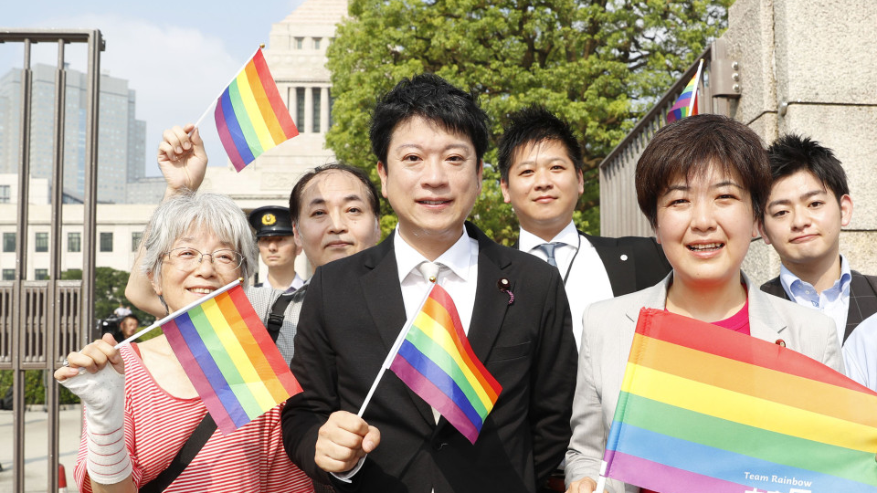 Le public exprime sa colère et son inquiétude face aux remarques anti-LGBT de l'assistant du Premier ministre japonais
