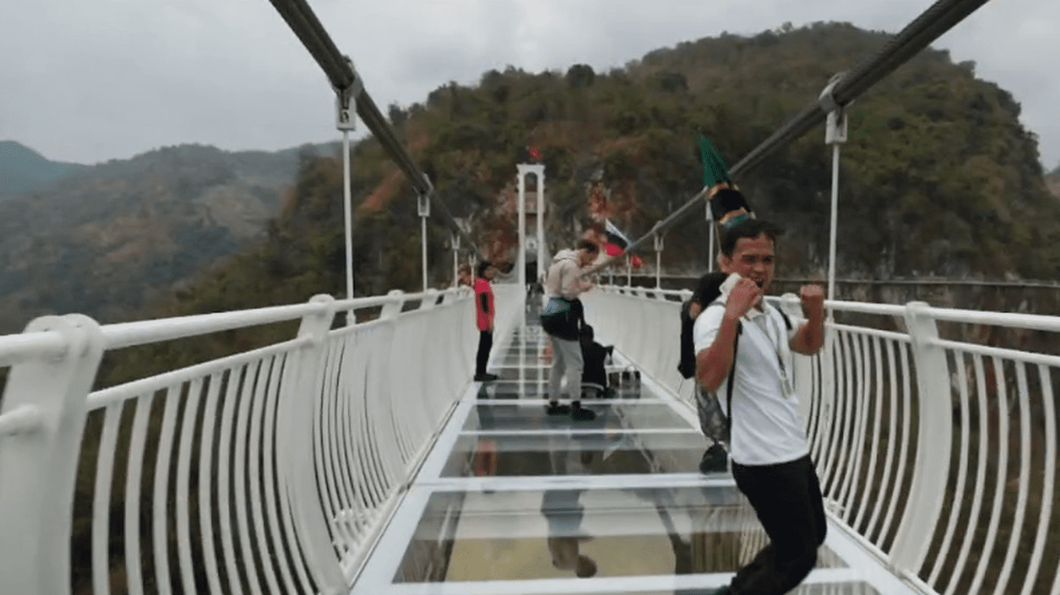 Vietnam : à la découverte du pont de verre le plus haut du monde