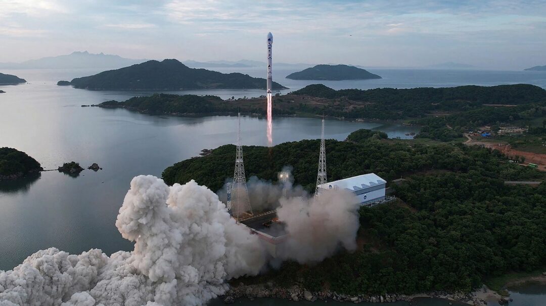Satellites espions et réseau de télécommunication : comment la Corée du Nord veut devenir "une puissance spatiale"