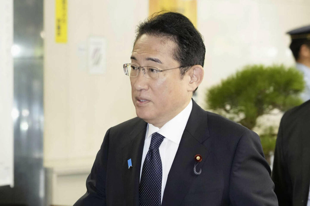 Au Japon, le premier ministre procède à un vaste remaniement et féminise son gouvernement