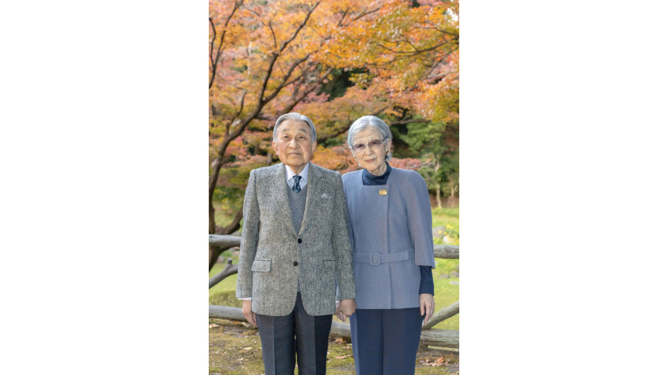 L'ancien empereur du Japon Akihito fête ses 90 ans et continue de réfléchir à la guerre
