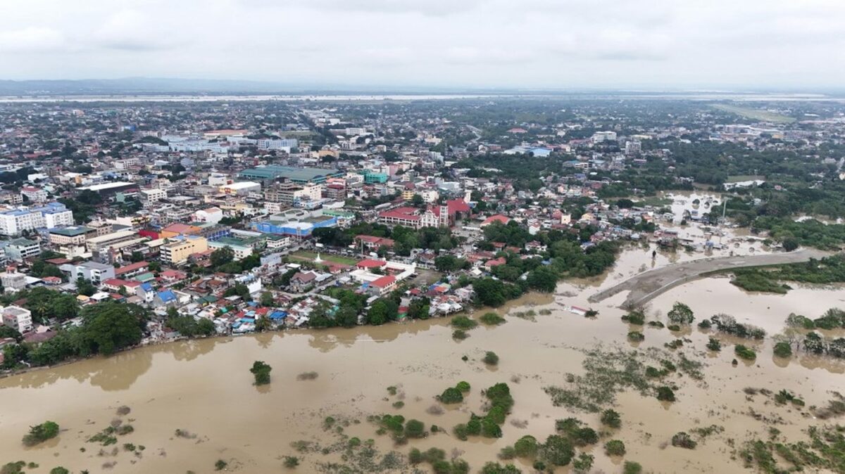 Le passage du typhon Man-yi aux Philippines a fait au moins huit morts