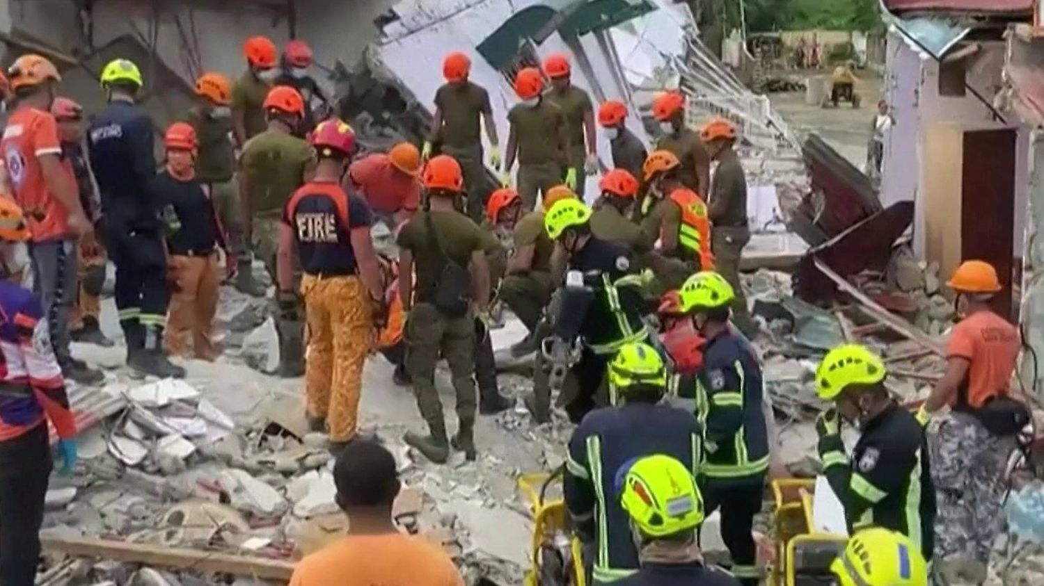 Violent séisme aux Philippines : la détresse des habitants après une nuit d'angoisse et 69 morts, selon un dernier bilan