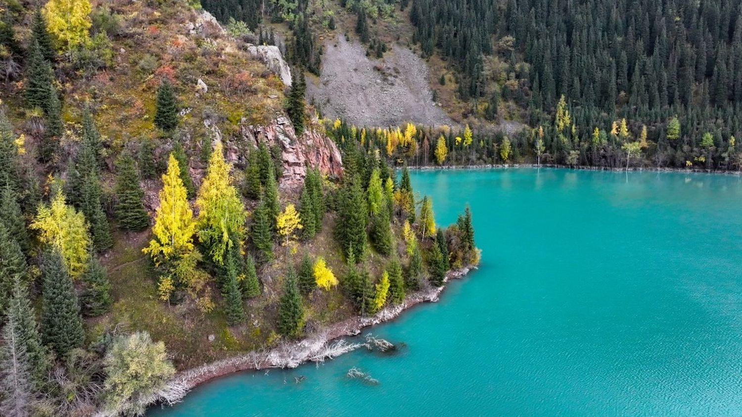 Au Kirghizstan, une cité engloutie découverte dans un célèbre lac