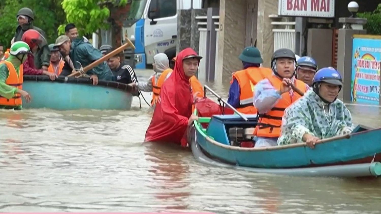 Inondations meurtrières au Vietnam : des drones pour sauver les habitants