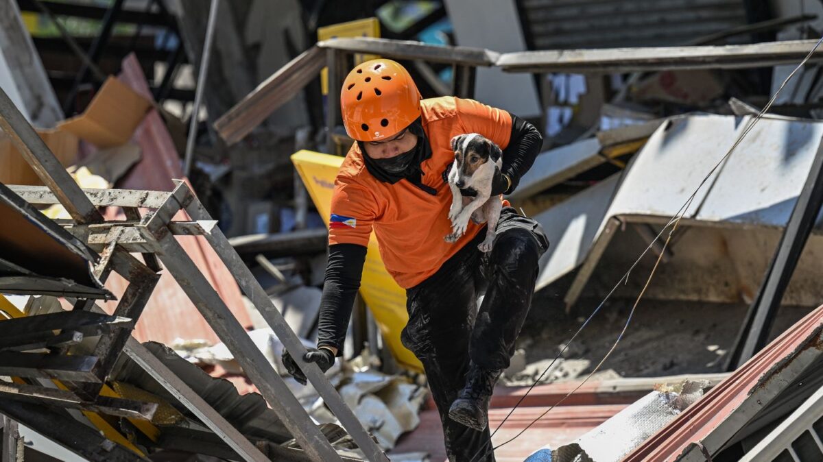 Le bilan du séisme aux Philippines s'alourdit à 55 morts, les recherches toujours en cours
